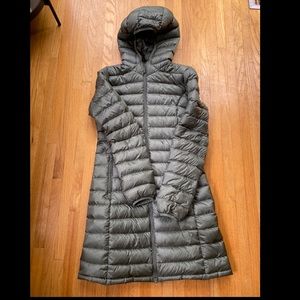 Aritzia TNA Botanie Super Light Packable Long Puffer